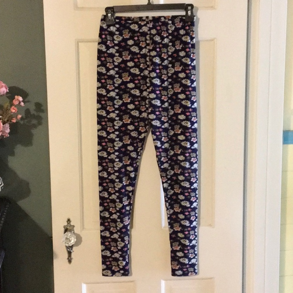 Hello Pink brand flowered legging